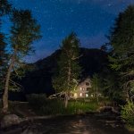 Il Rifugio Levi Molinari presso Exilles, Val di Susa, in notturna - Foto p.g.c. CAI
